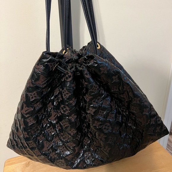 Louis Vuitton Monogram Squishy Drawstring - Picture 2 of 15